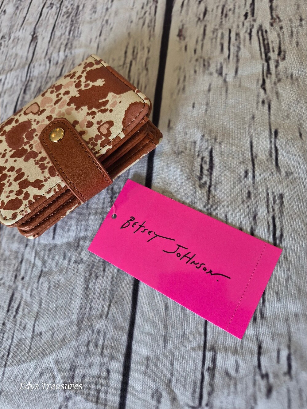 Betsey Johnson Cow Print Compact Bifold Wallet Brown Cream NWT - Picture 4 of 8